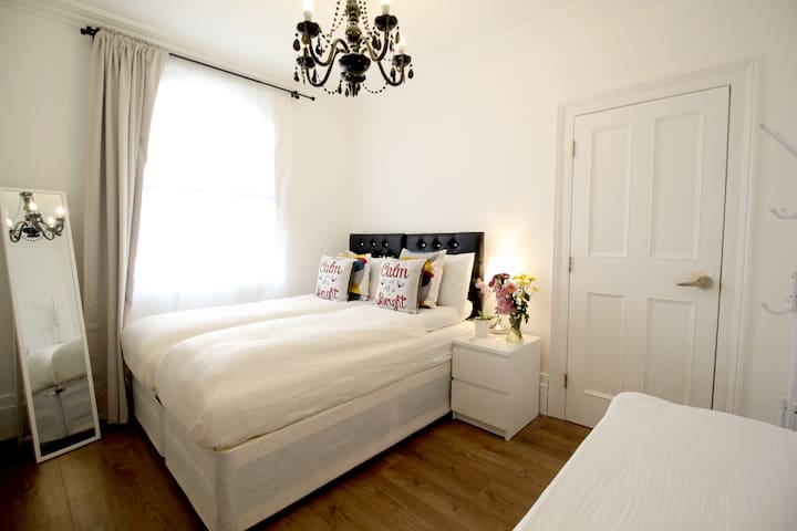 Victoria Station Kingsize Bed/Twin/Triple Room