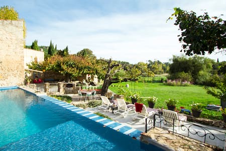 Bergerie paradisiaque with swimming pool