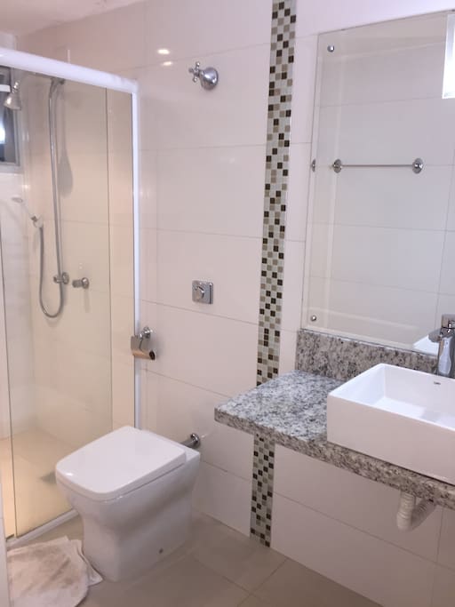 banheiro suíte (quarto1)
