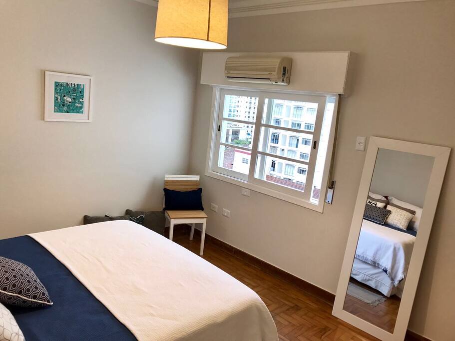 quarto de casal com ar condicionado