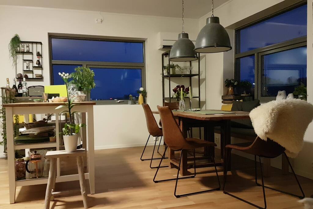 Diningroom/kitchen with everything you need for cooking and relaxing.