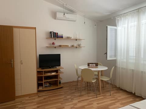 Popular Airbnb listing: Apartment Nešo (2+2) Jadranovo Croatia in Jadranovo