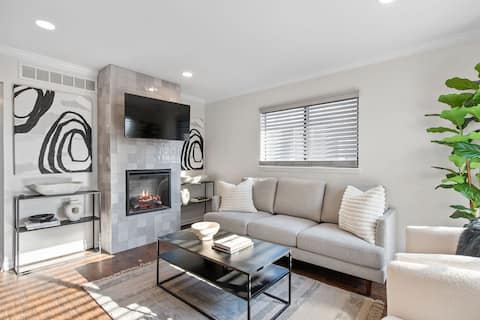 Stylish 4 BD/2 BA Home Near *Royal Oak* Birmingham