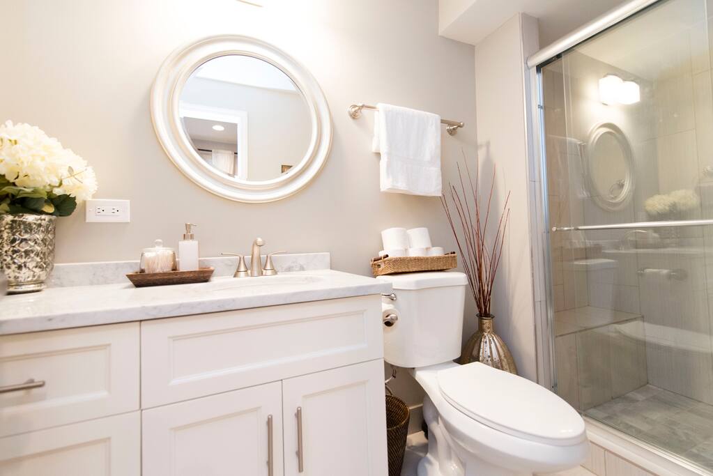 Stunning Chicago Loft Near Wrigley Field Apartments for Rent in