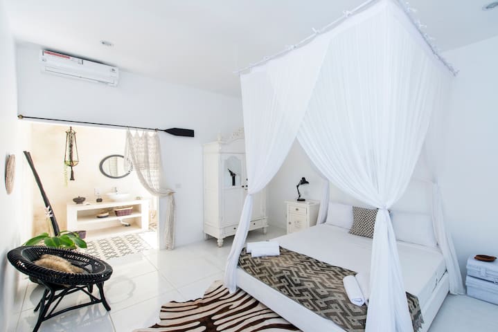 Safari Room,  s/pool in central Canggu, Echo Beach