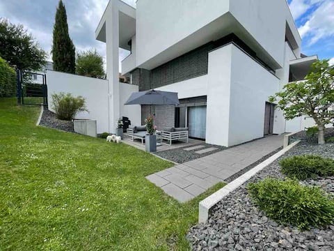 Top Airbnb: Only Adults Design Gartenapartment in Stuttgart