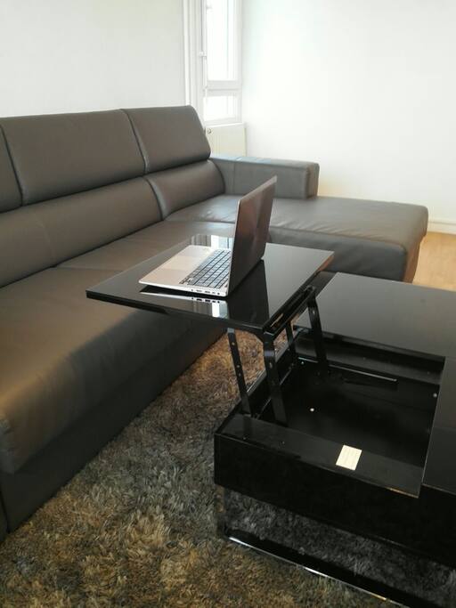 Salon avec bureau canapé convertible