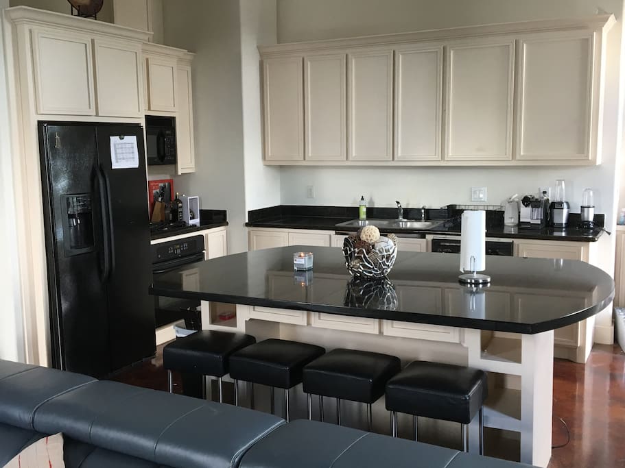 Kitchen with large island