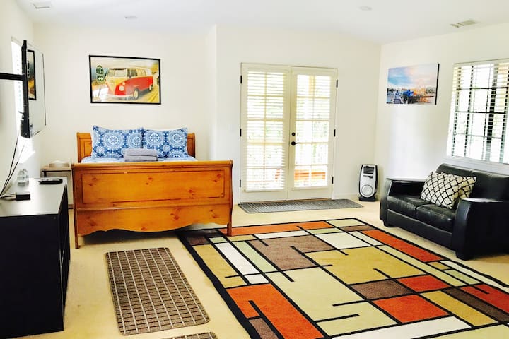 Spacious Private Master Room Near SB Beach