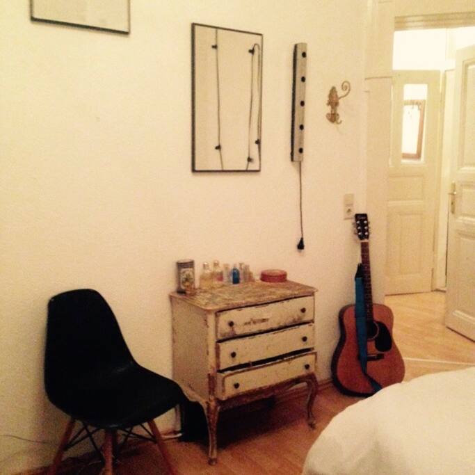 The room is big and has a lot of space for my beloved flee market values ;)