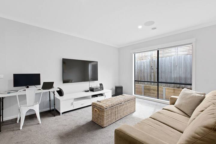 Tyrone Castaway gallery image 5