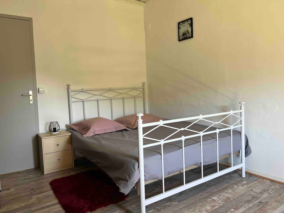 Chumba kilicho na kitanda cha watu wawili 