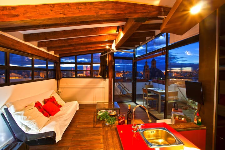 Very Central, Stunning Views, Sunny Terrace, Wifi!