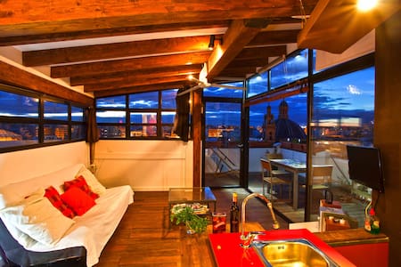 Very Central, Stunning Views, Sunny Terrace, Wifi!