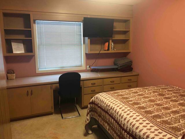 Comfortable Queen Bedroom