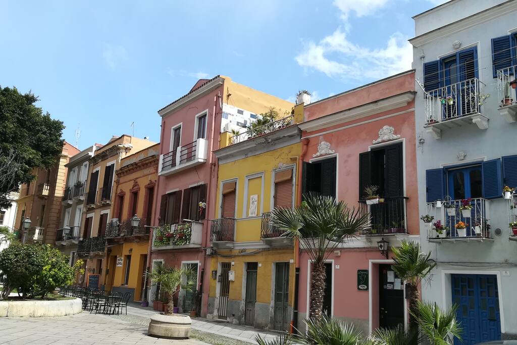 Piazza San Domenico (a 30 m)
