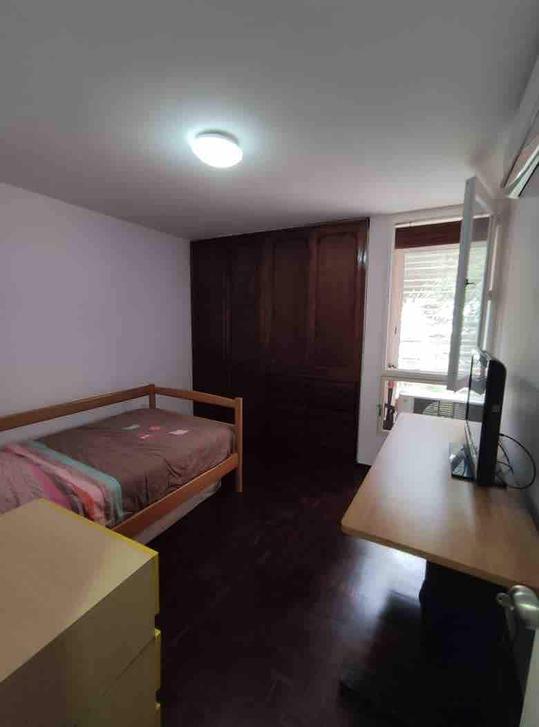 Krevat tek i rregullt,. Madhësia:  100 cm x 200 cm