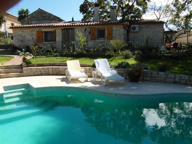 House Vickovi,2+2persons,1,2 km SEA