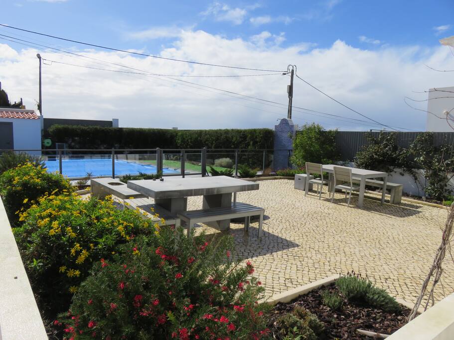Terrase sud et piscine chauffée avec traitement au sel.