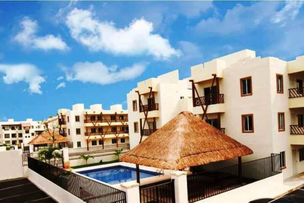Hermosa área común con alberca, palapa y gimnasio