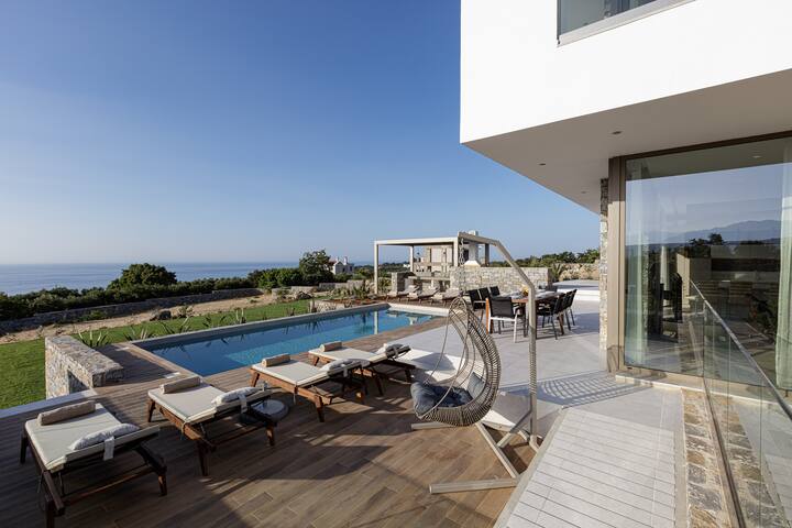 Impeccable design, total privacy and sea views! gallery image 2