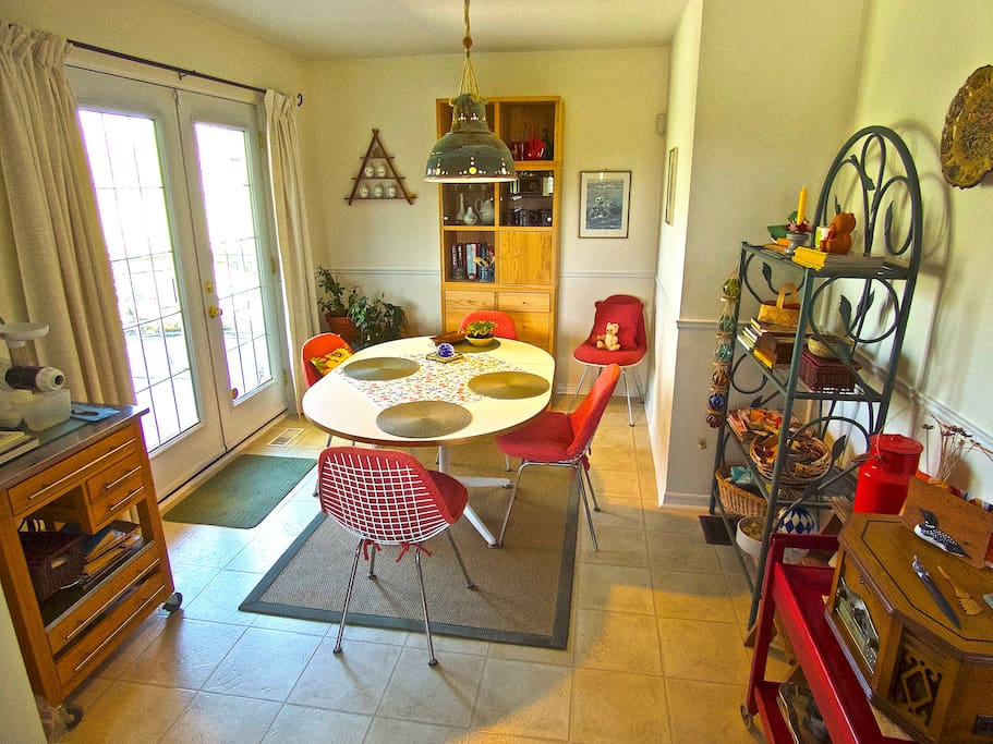 Breakfast Nook (shared kitchen on request)