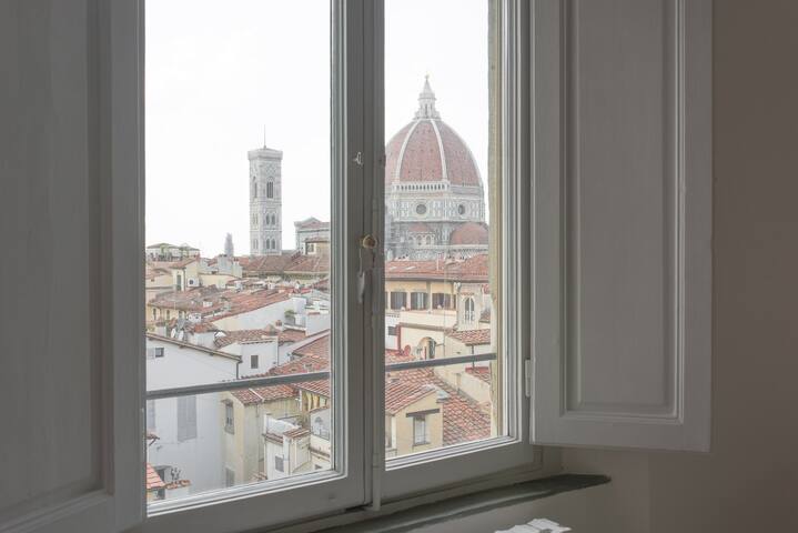 Florence Luxury Penthouse with Duomo View and 4BR gallery image 5