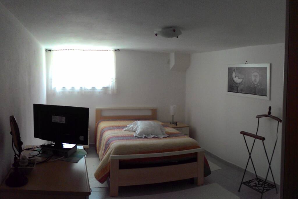 camera discreta ed essenziale