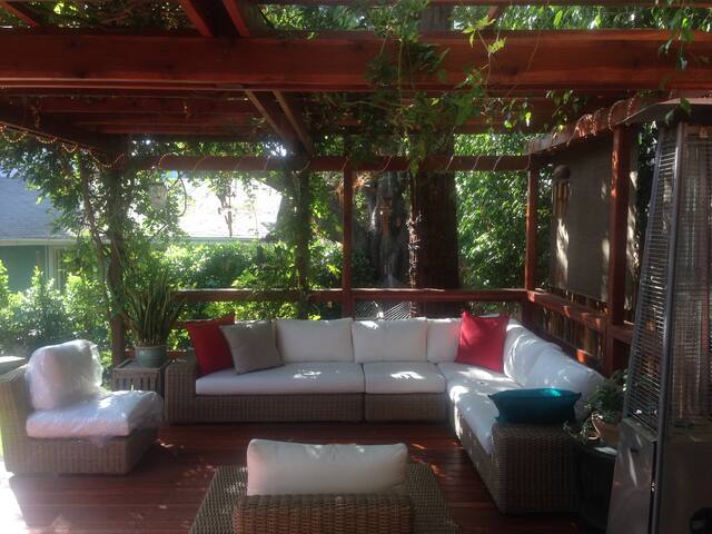 3BR 2B WeHo craftsman-Backyard Paradise-dog heaven gallery image 3