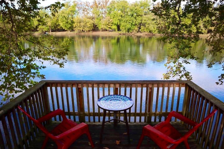 Waterfront River Retreat on Shenandoah River