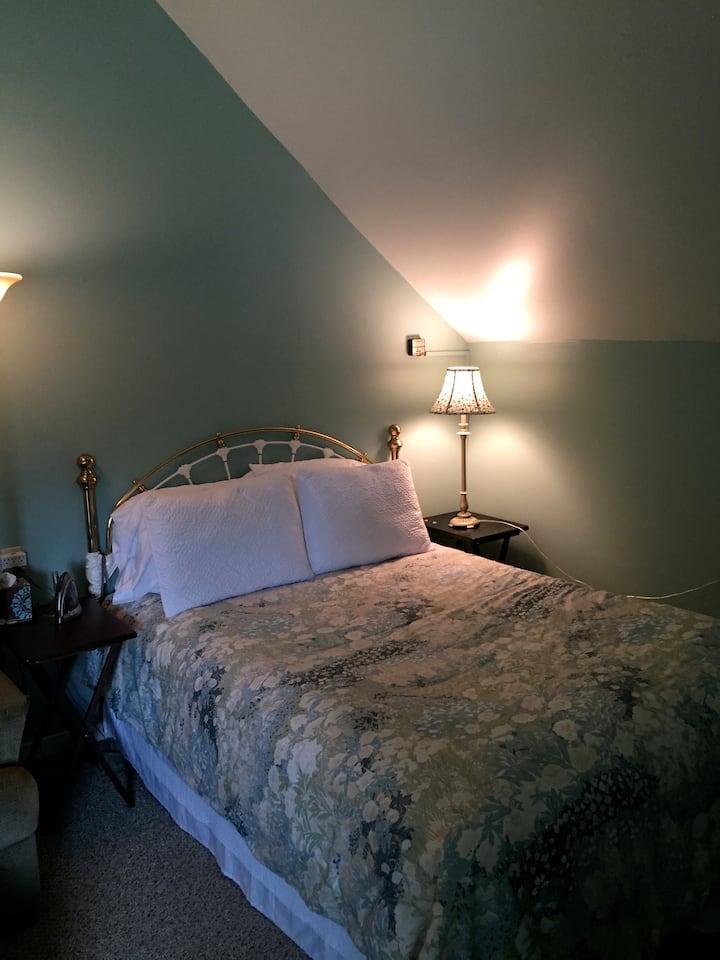 Queen Comfy Bed with Dual Mattress warmers.....