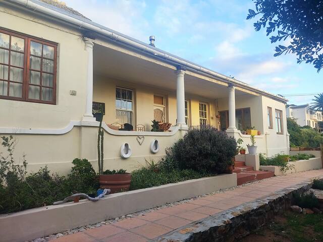 Mountainside Family Home. gallery image 4