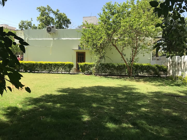2 BUNGALOW AMARVILLA GARDEN AC DELUXE ROOM AT BATH