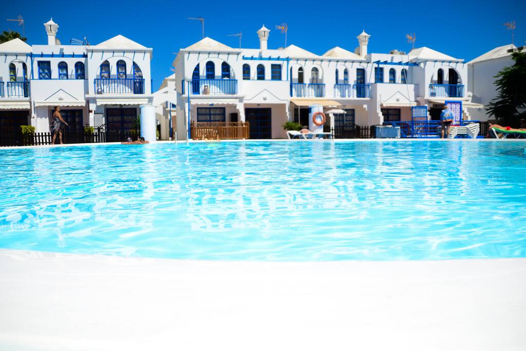 PISCINA