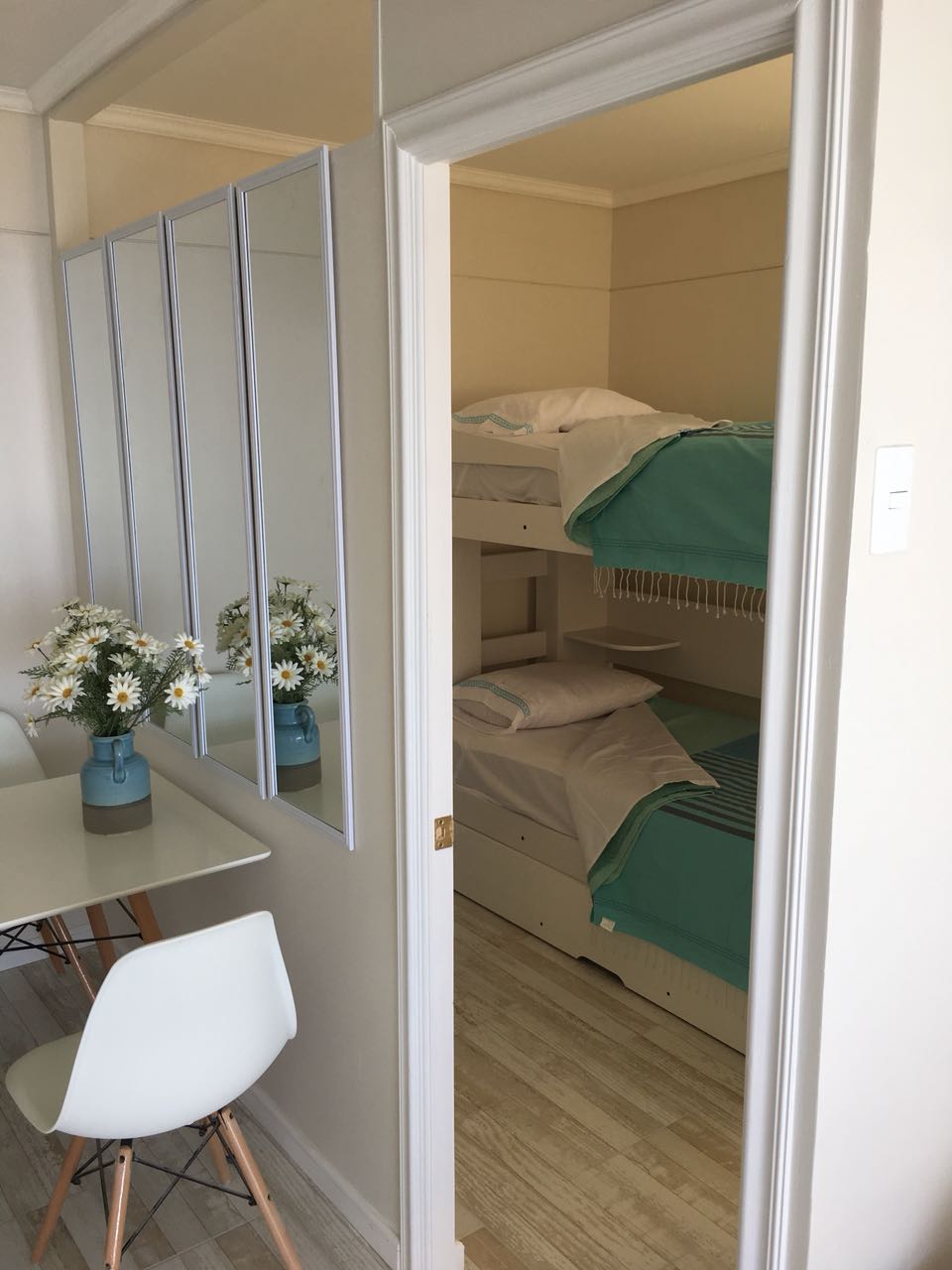 Sekundárna spálňa s tromi lôžkami. Ideálne pre tri deti alebo dvoch dospelých