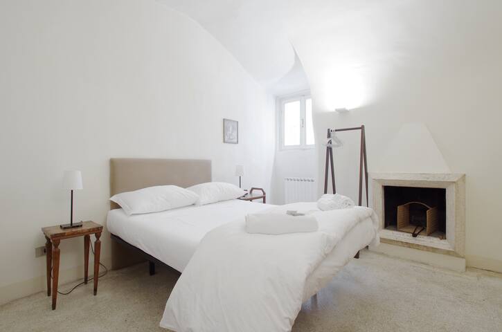 A unique view on Campo de’ Fiori gallery image 3