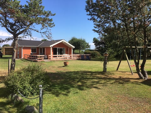 Traditional & cozy cottage, 150 m from the beach