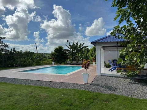 Villa Surrounded By Greenery – Villa Luna 5 Hab