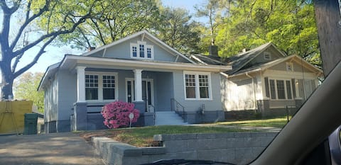 Top performing Airbnb: Beautiful Historic Home 5 Mins from Heart of City in Mozley Park