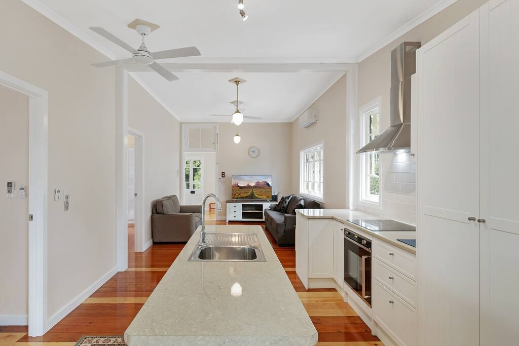 Open plan living area. Original casement windows. Cooling & Heating aircon. Wifi. SmartTV/Netflix.