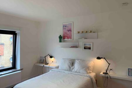 Private new studio in art deco home-great location