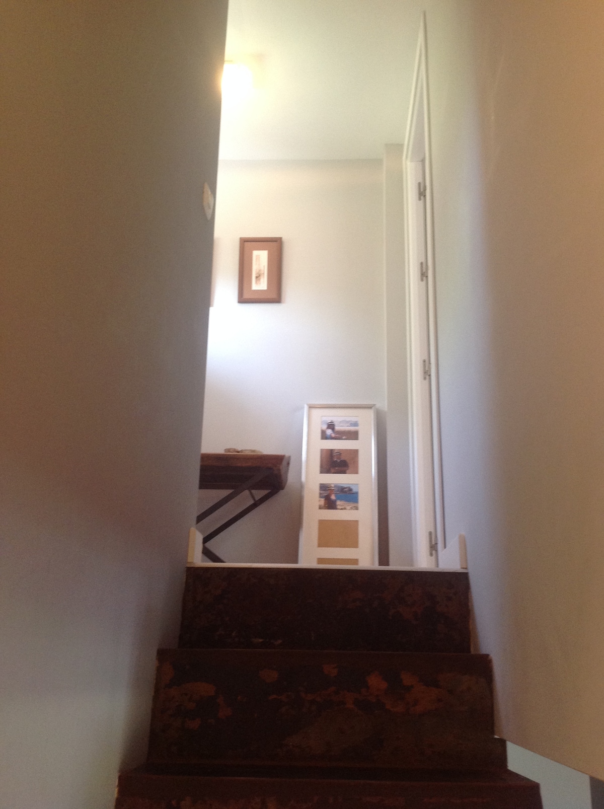 Стълбищен достъп до горния етаж