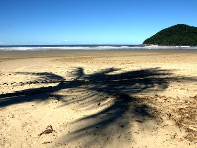 Casa no centro de Bertioga a 150 metros da praia