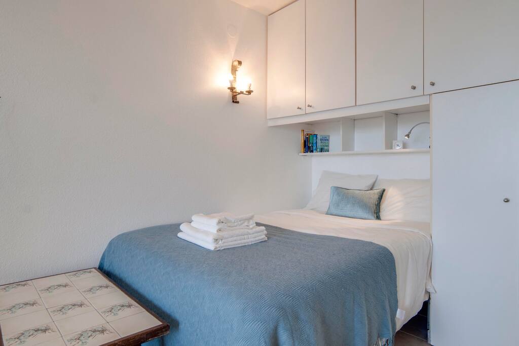 Comfortable bed and waking up to the sea view