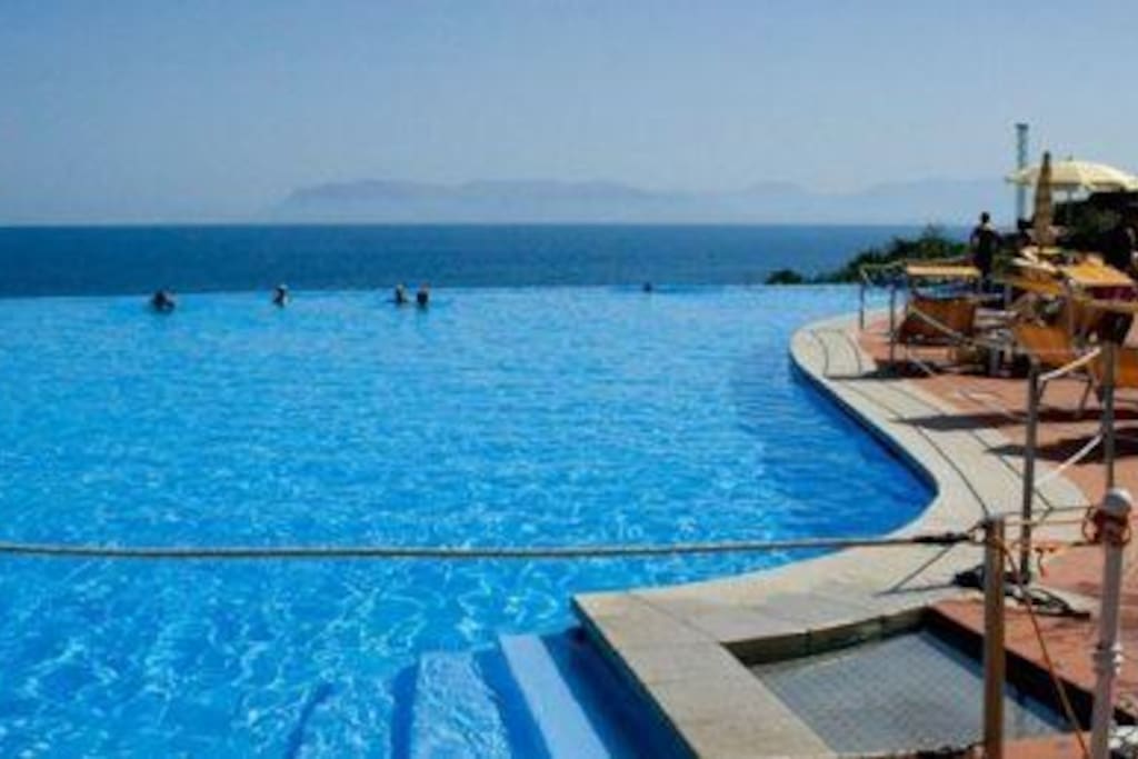 LA PISCINA IN PIAZZETTA