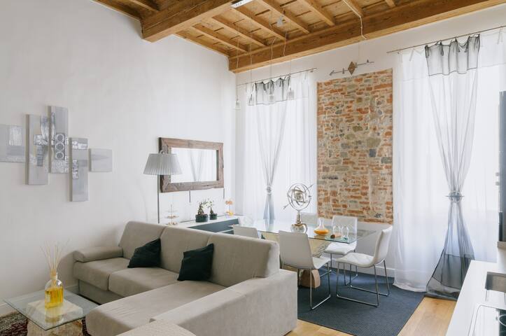 Between the roof of Florence gallery image 3