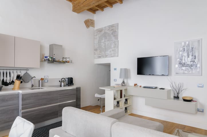 Between the roof of Florence gallery image 4