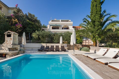 Seafront Villa - with heated swimming pool