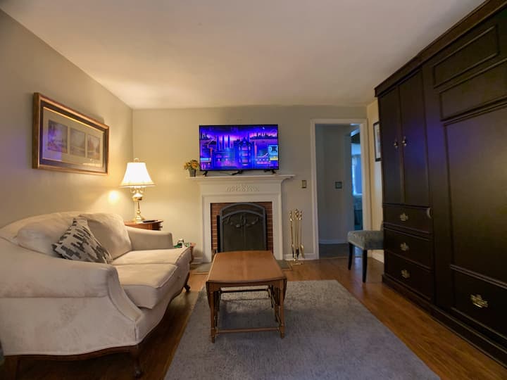 Guest House On Country Estate - Waterbury, CT