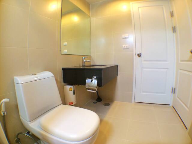 Resort Style Luxury apartment,5min to MRT,freeWifi gallery image 5